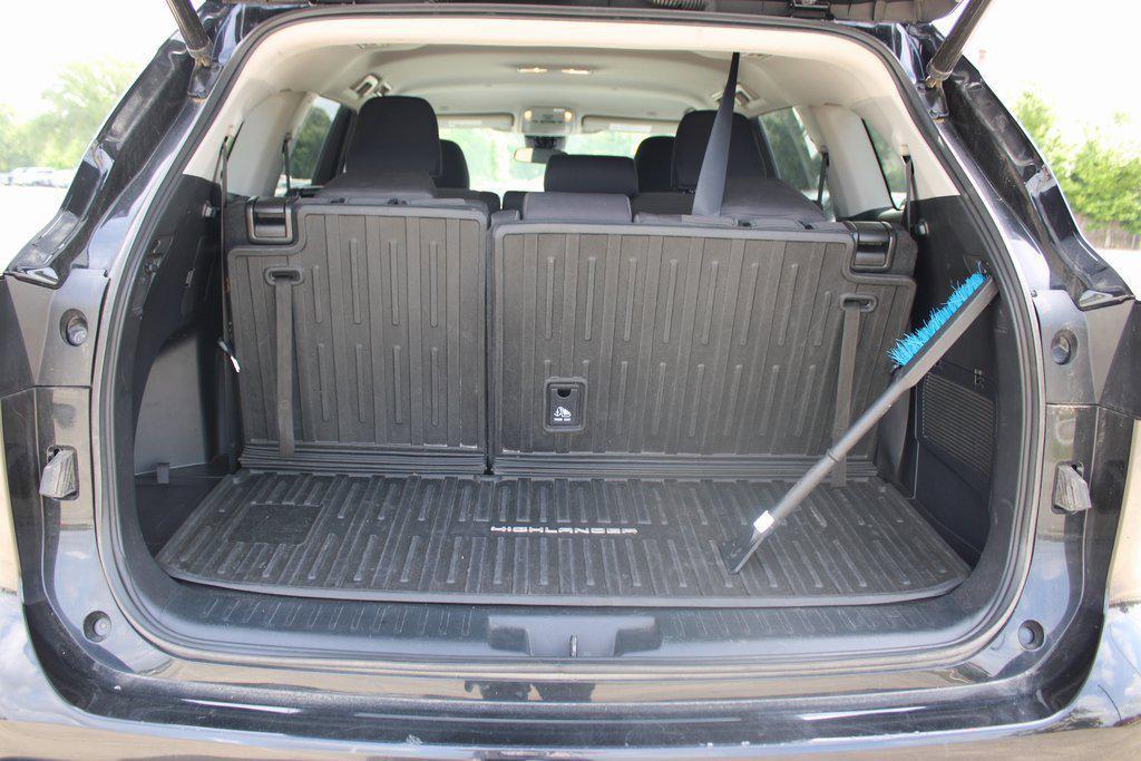 used 2023 Toyota Highlander car, priced at $29,995