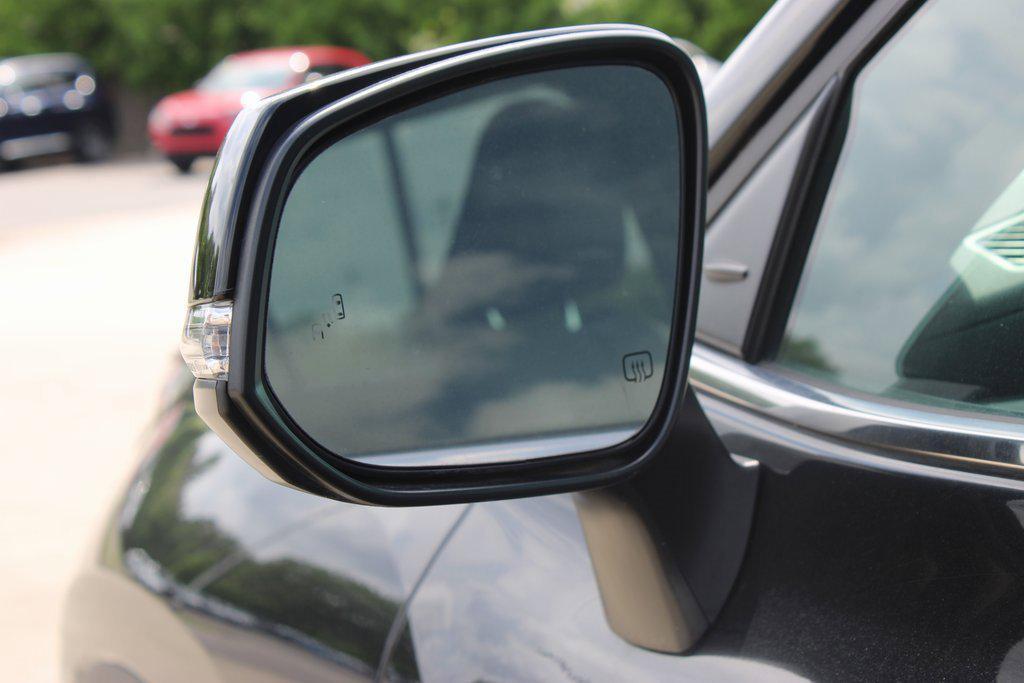 used 2023 Toyota Highlander car, priced at $29,995