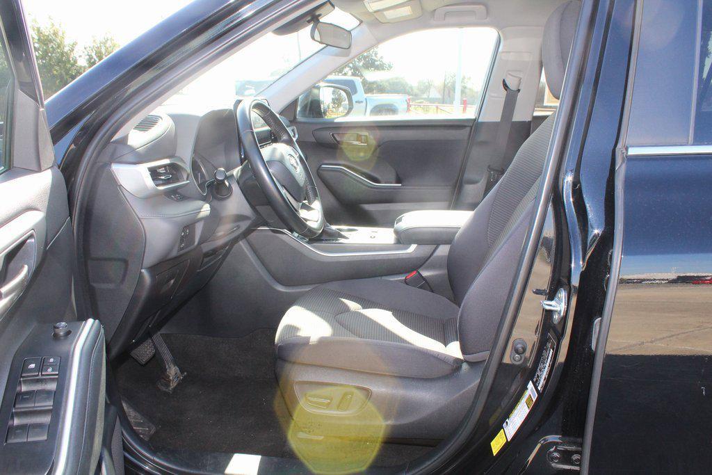 used 2023 Toyota Highlander car, priced at $29,995
