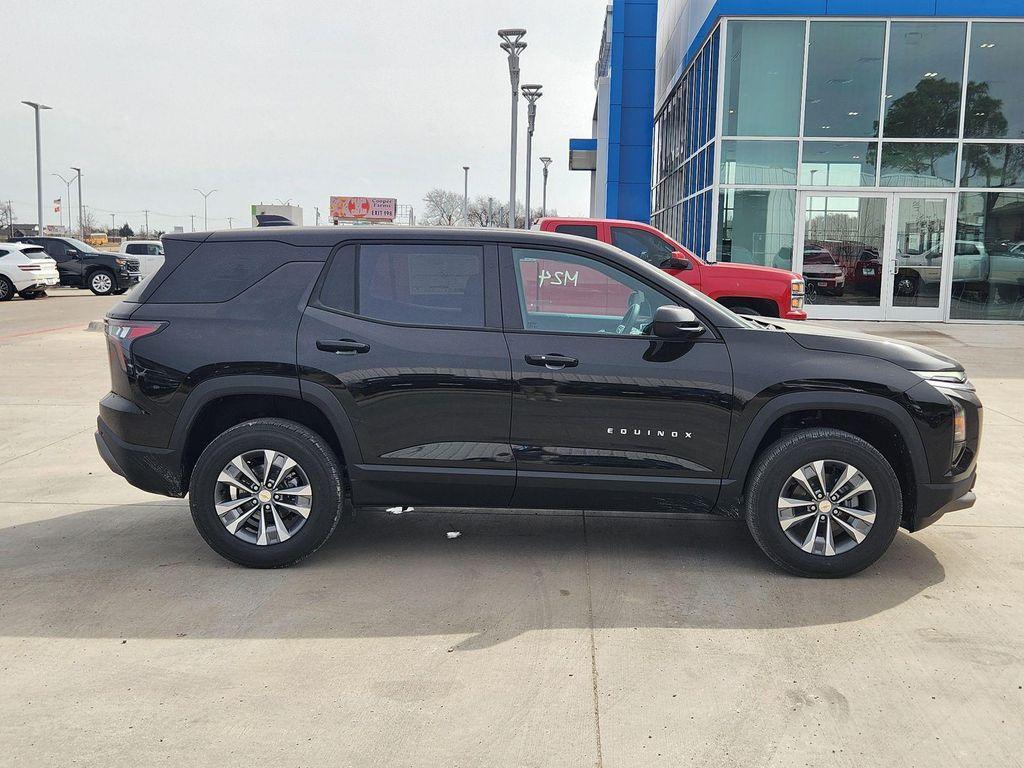 new 2026 Chevrolet Equinox car, priced at $31,556