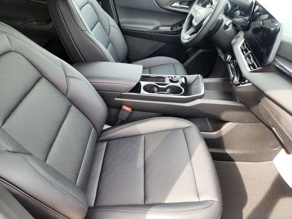 new 2026 Chevrolet Equinox car, priced at $31,556