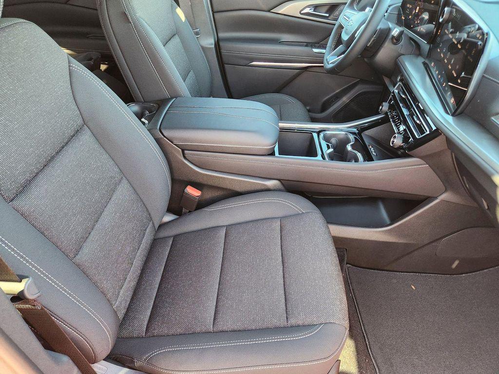 new 2026 Chevrolet Traverse car, priced at $45,475