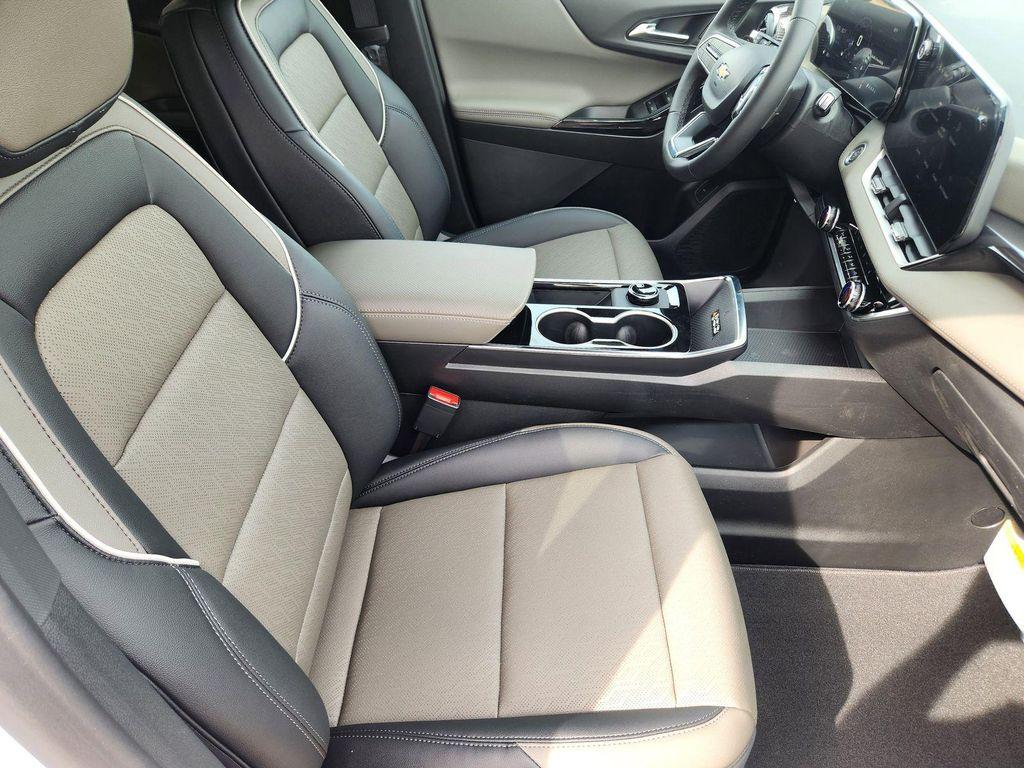 new 2026 Chevrolet Equinox car, priced at $31,556