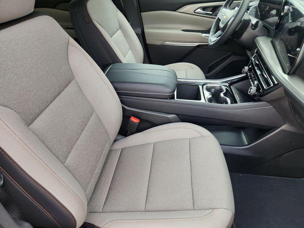 new 2026 Chevrolet Traverse car, priced at $45,195