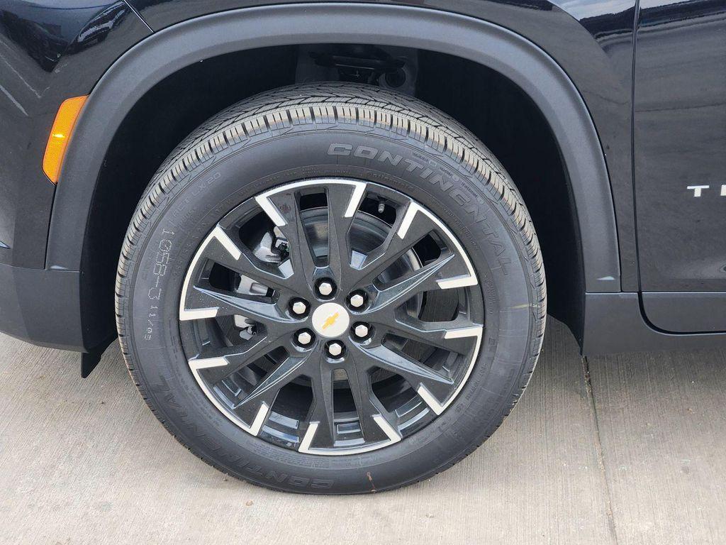 new 2026 Chevrolet Traverse car, priced at $45,195