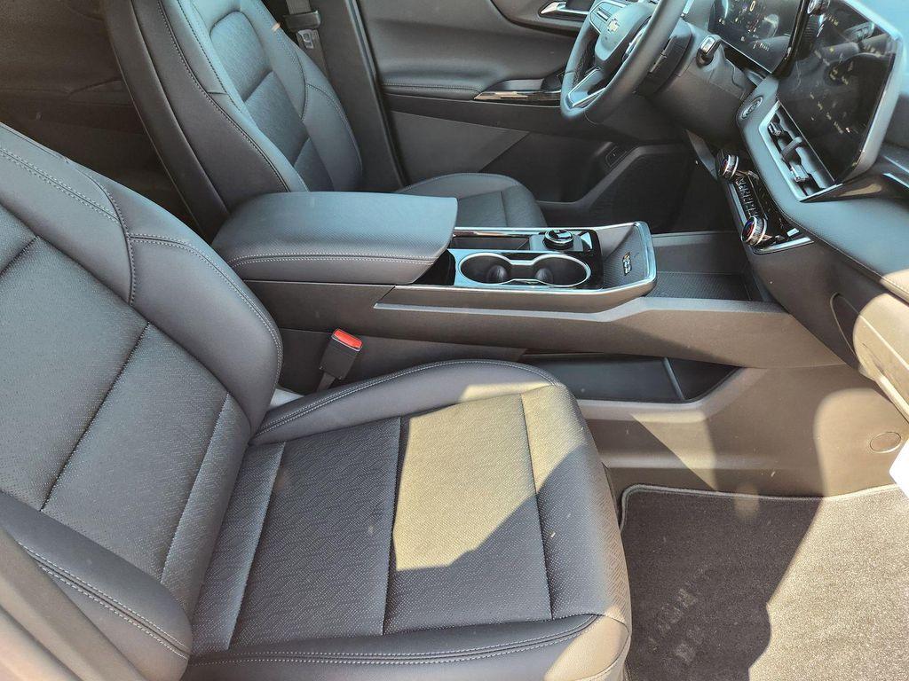 new 2026 Chevrolet Equinox car, priced at $31,924