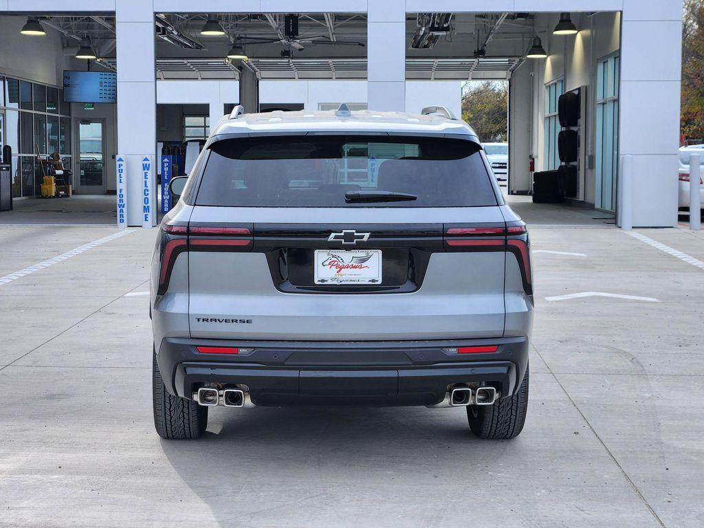 new 2026 Chevrolet Traverse car, priced at $47,204