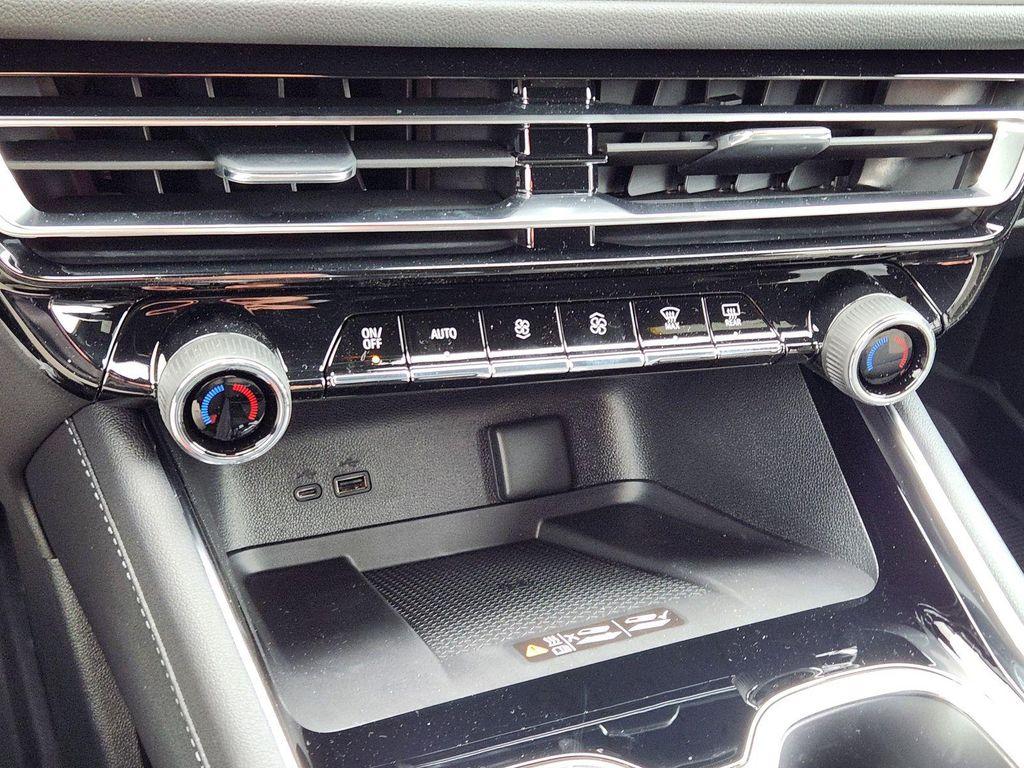 new 2026 Chevrolet Traverse car, priced at $47,204