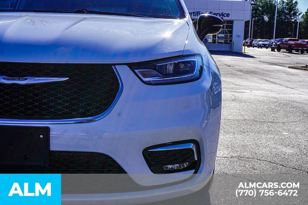 used 2024 Chrysler Pacifica Hybrid car, priced at $25,564