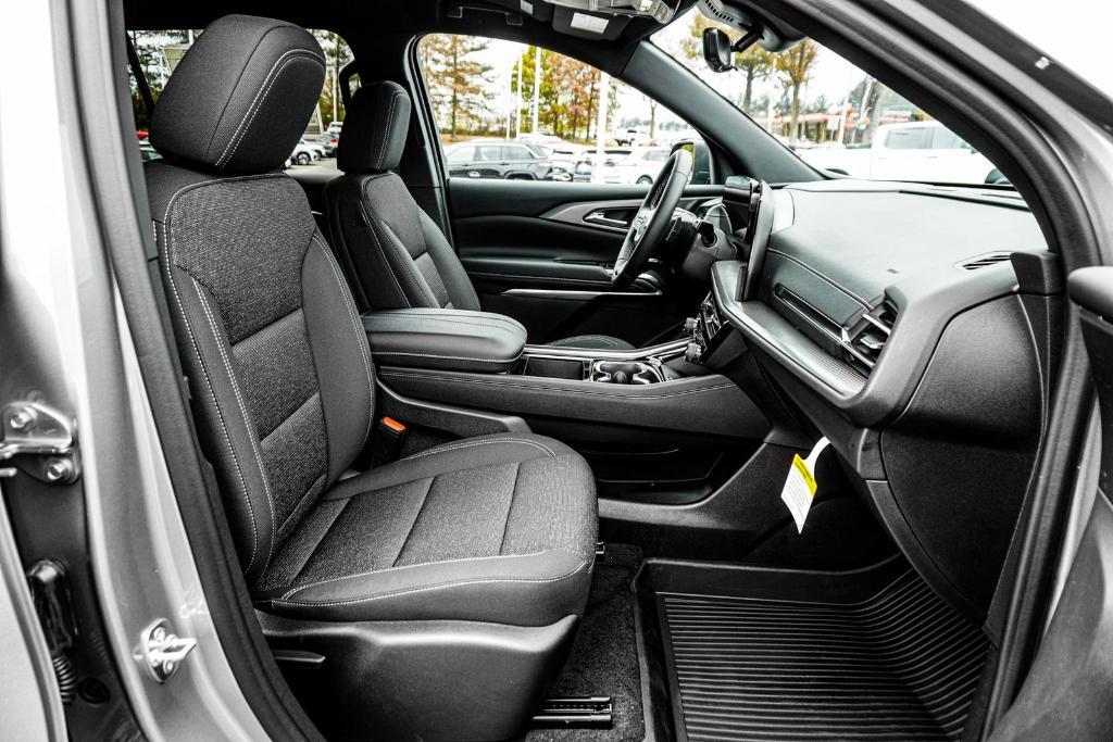 new 2026 Chevrolet Traverse car, priced at $45,651