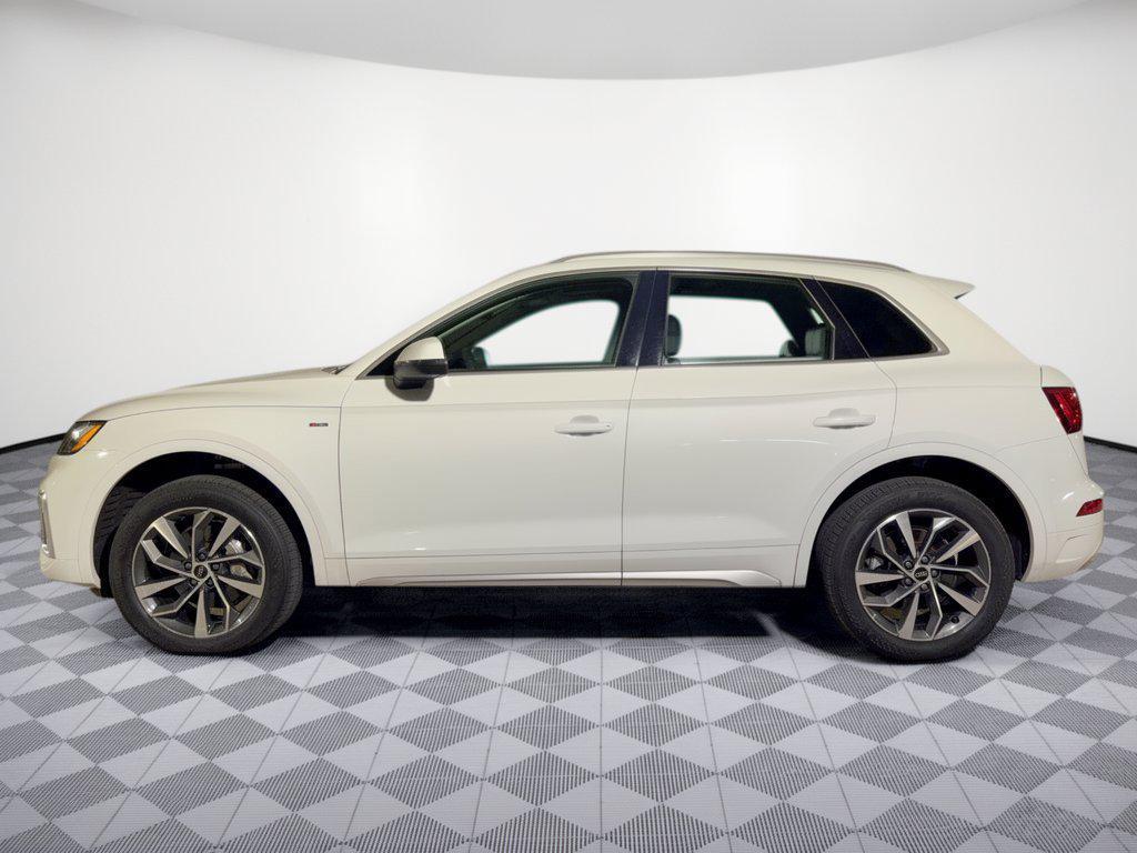 Audi Q5 view 2