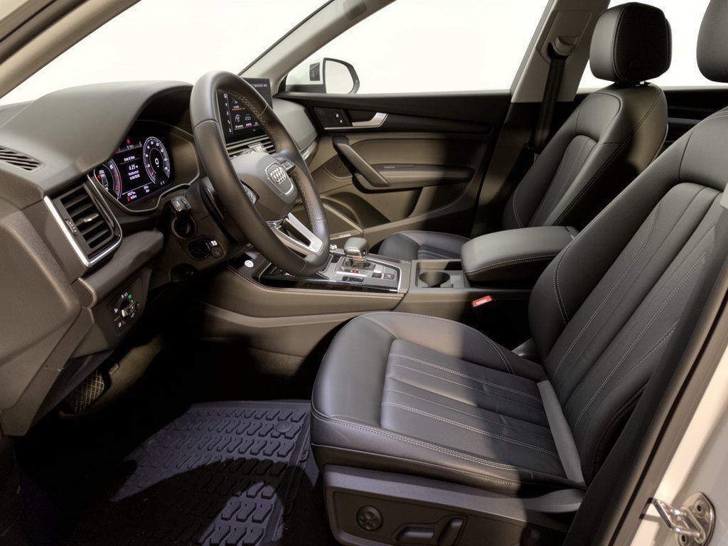 Audi Q5 view 5