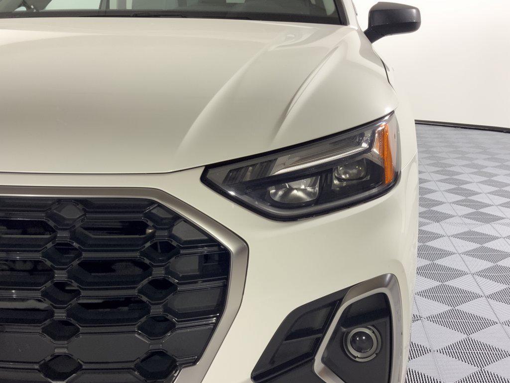 Audi Q5 view 12