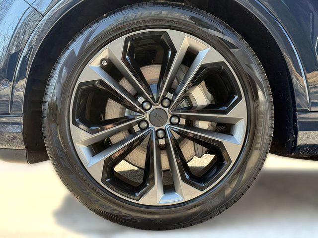 new 2026 Audi Q7 car, priced at $76,939