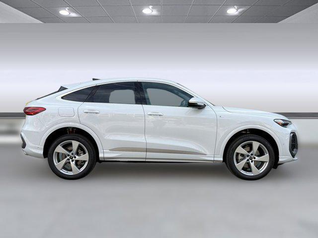 new 2025 Audi Q5 car, priced at $57,459