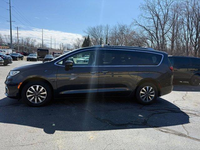 used 2021 Chrysler Pacifica Hybrid car, priced at $26,900