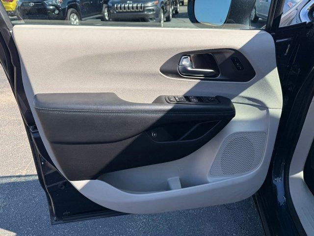 used 2021 Chrysler Pacifica Hybrid car, priced at $26,900