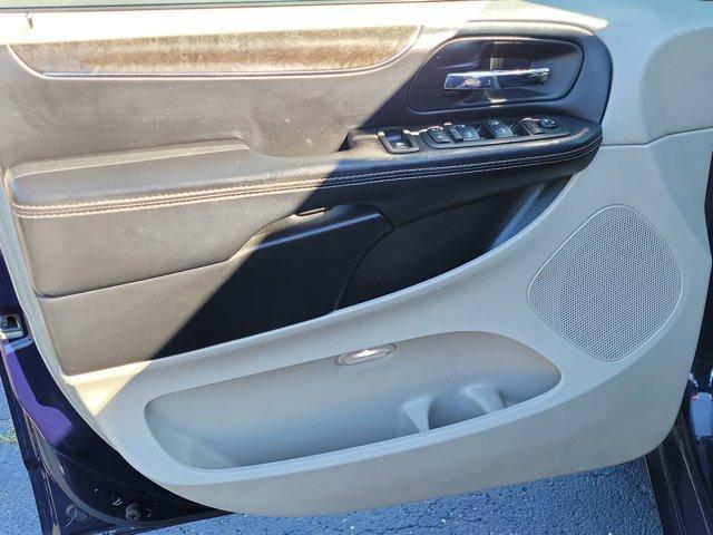 used 2014 Chrysler Town & Country car