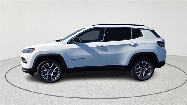 new 2025 Jeep Compass car, priced at $28,498