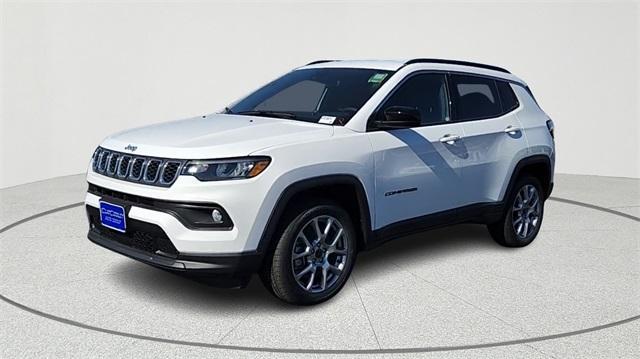 new 2025 Jeep Compass car, priced at $28,498