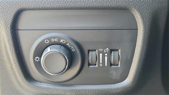 new 2025 Jeep Grand Cherokee car, priced at $40,881