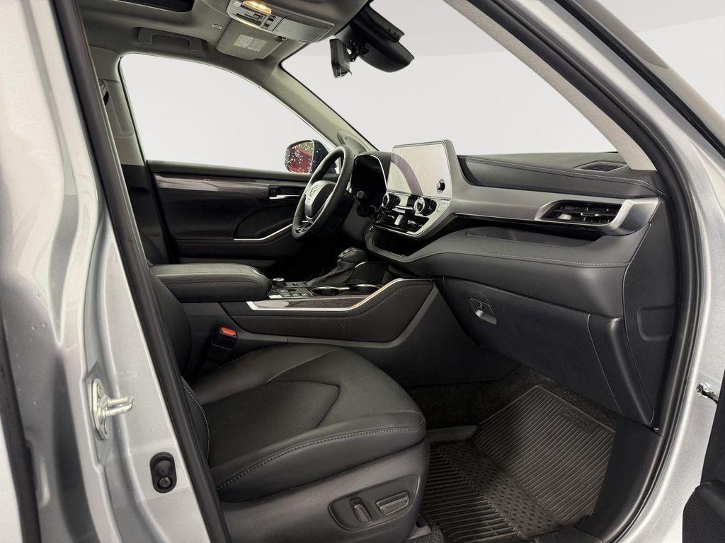 used 2024 Toyota Highlander car, priced at $49,500