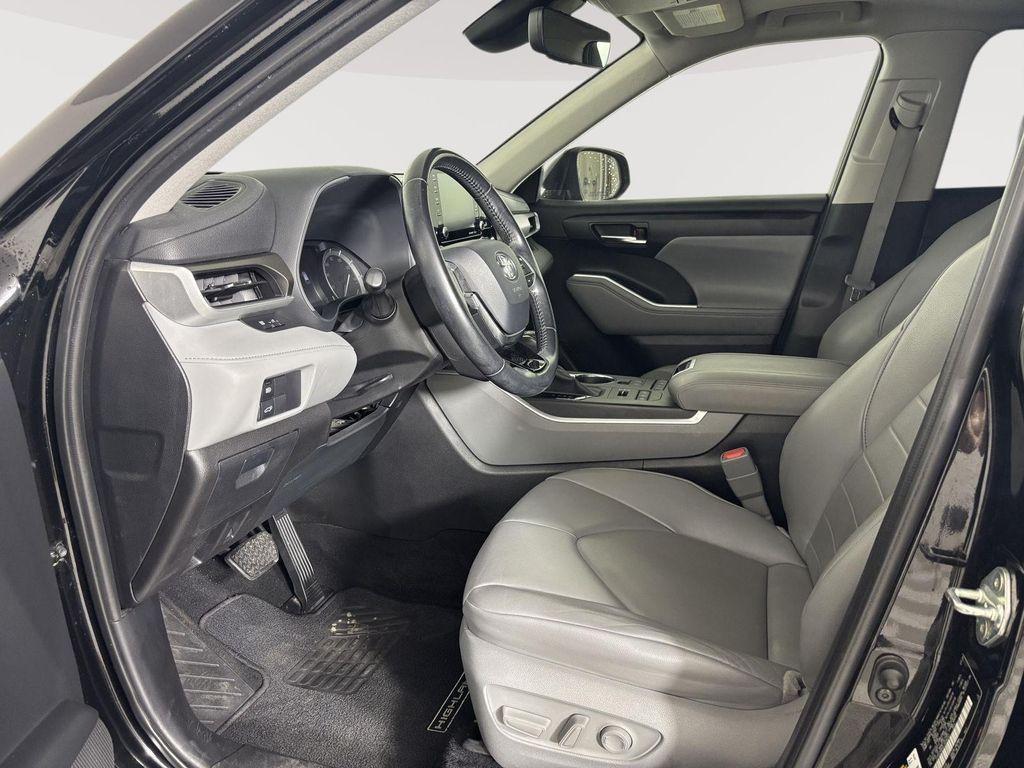 used 2020 Toyota Highlander car, priced at $33,500