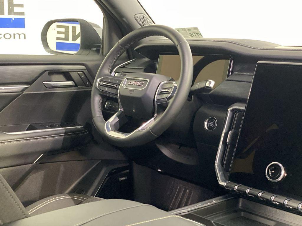 used 2025 GMC Acadia car, priced at $38,900
