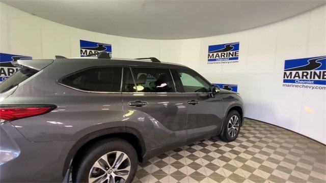 used 2022 Toyota Highlander car, priced at $29,400