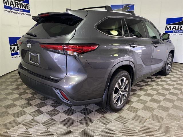 used 2022 Toyota Highlander car, priced at $29,400