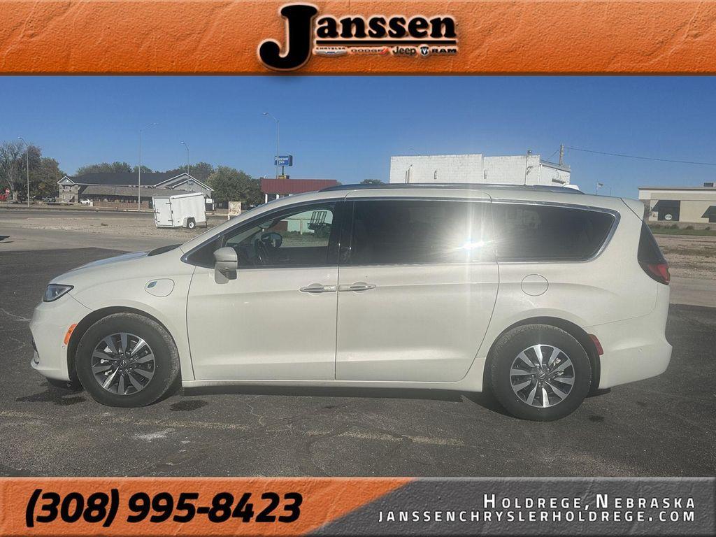 used 2021 Chrysler Pacifica Hybrid car, priced at $22,995
