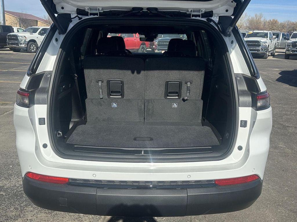 new 2025 Jeep Grand Cherokee L car, priced at $52,495