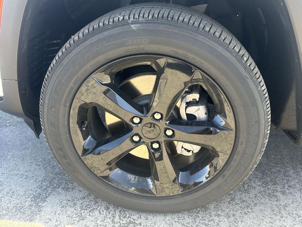 new 2025 Jeep Grand Cherokee L car, priced at $52,495