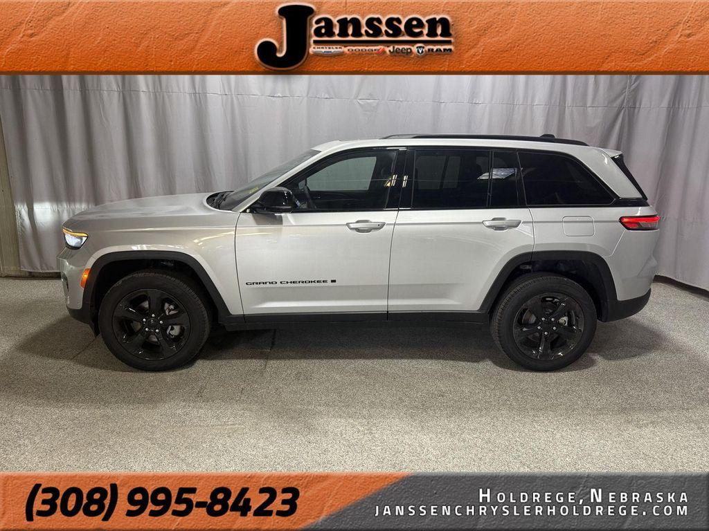 new 2025 Jeep Grand Cherokee car, priced at $48,745