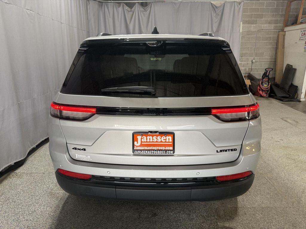 new 2025 Jeep Grand Cherokee car, priced at $48,745