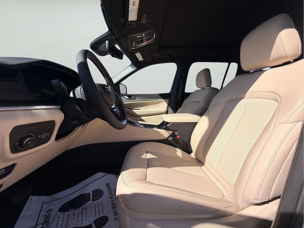 new 2027 Jeep Grand Cherokee car, priced at $52,518