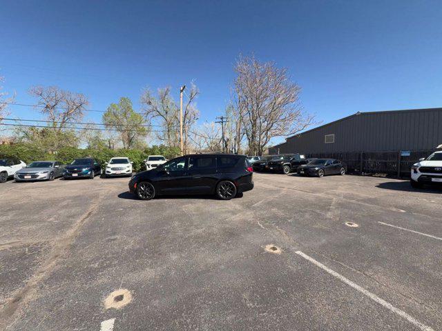 used 2025 Chrysler Pacifica car, priced at $32,149