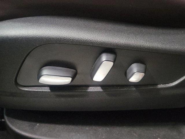 used 2022 Cadillac XT6 car, priced at $31,995