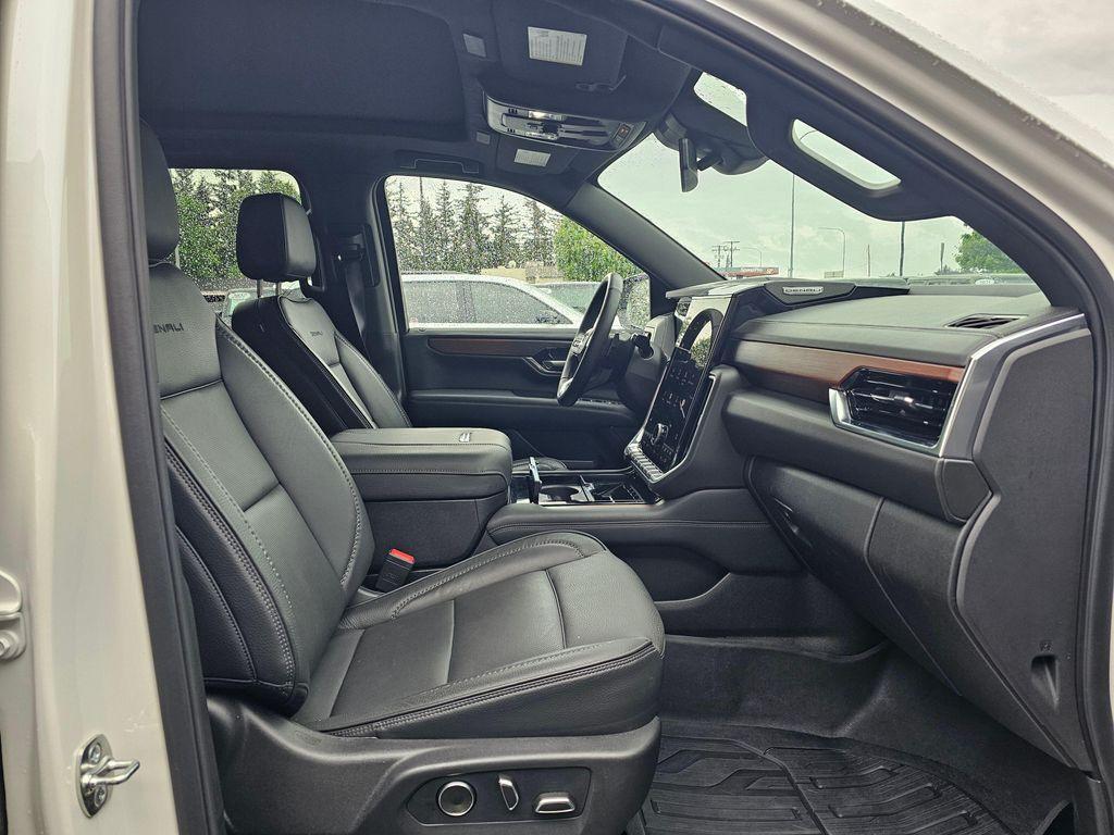 used 2025 GMC Yukon XL car, priced at $75,850