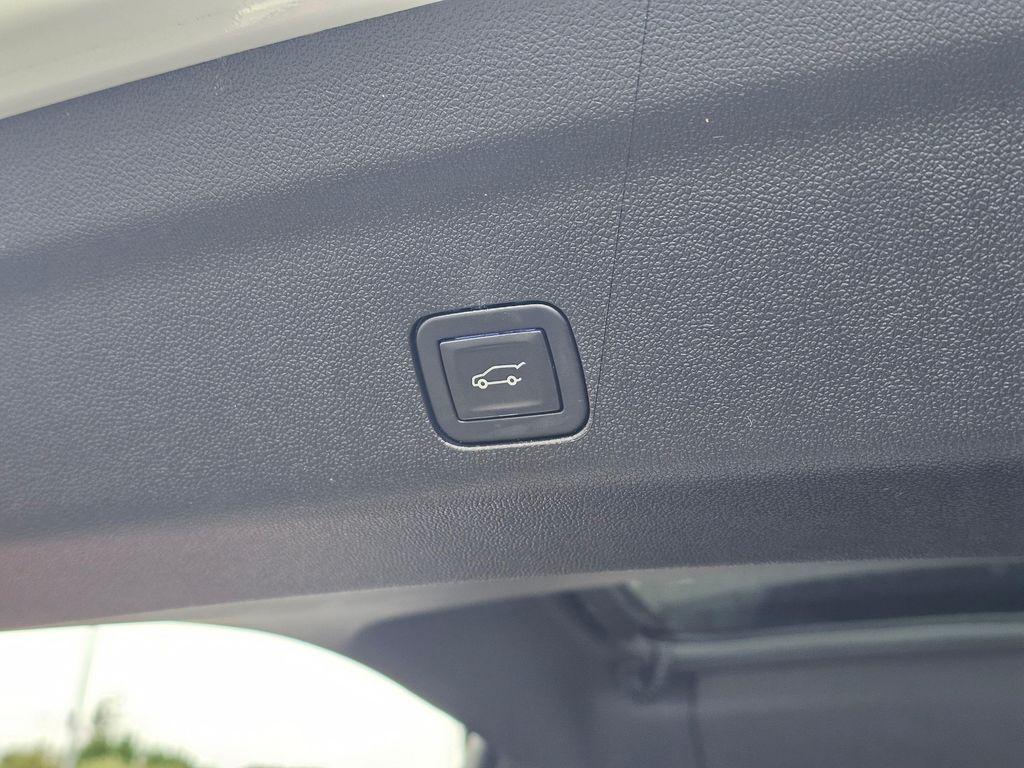 used 2025 GMC Yukon XL car, priced at $75,850