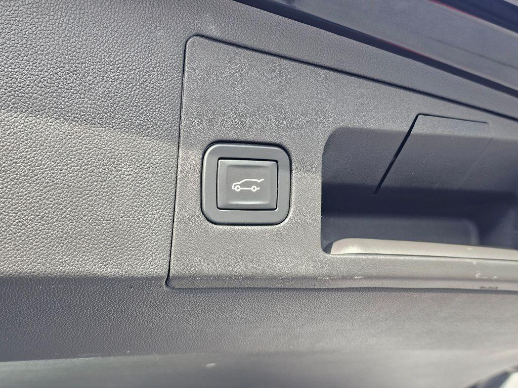 used 2018 Cadillac XT5 car, priced at $13,850