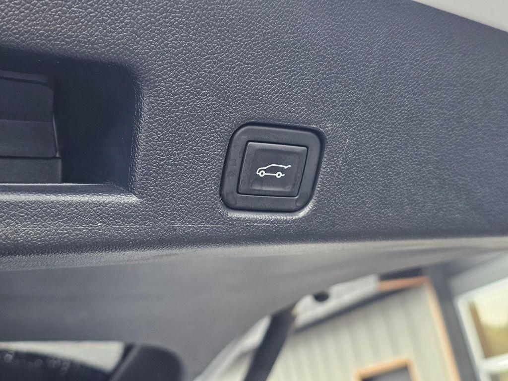 used 2024 Chevrolet Traverse car, priced at $43,850