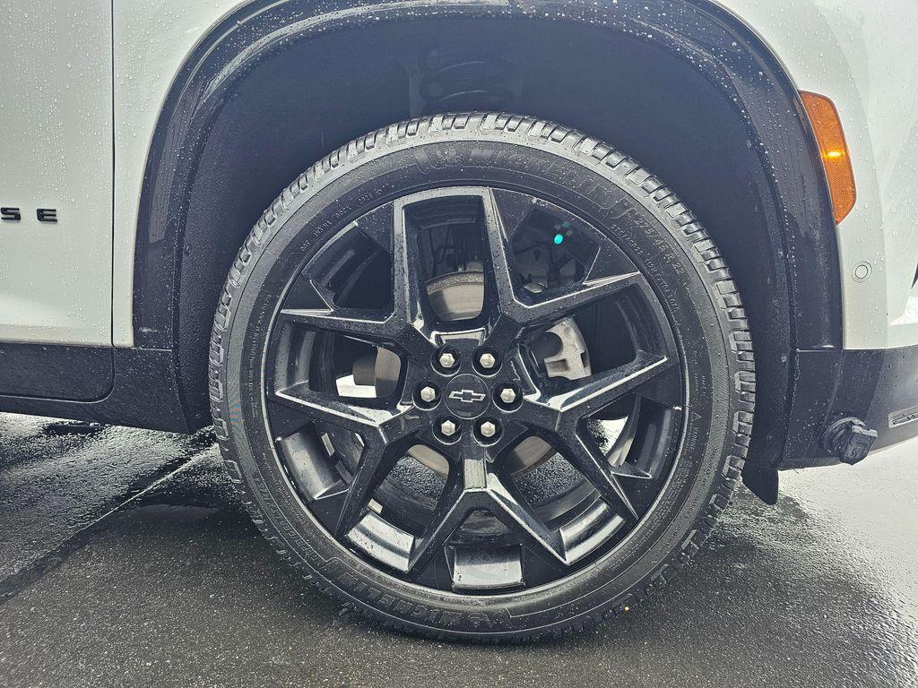 used 2024 Chevrolet Traverse car, priced at $43,850
