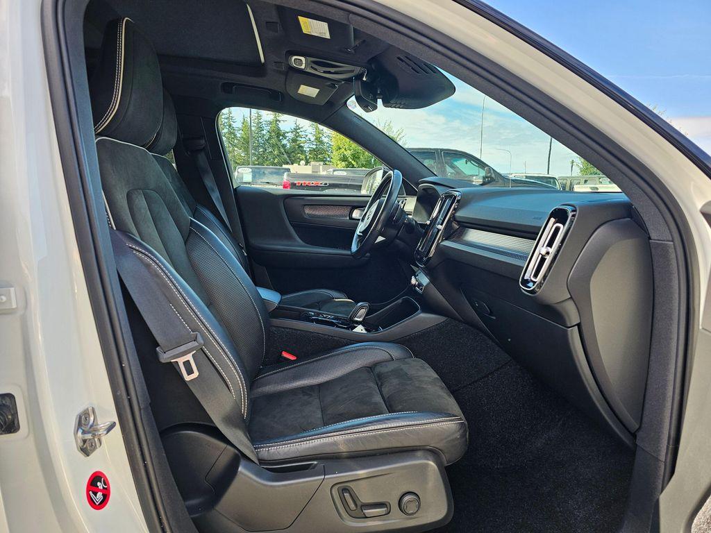 used 2019 Volvo XC40 car, priced at $19,050