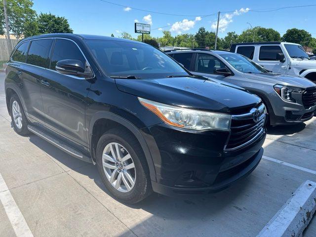 used 2016 Toyota Highlander car, priced at $13,696