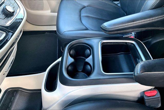 used 2024 Chrysler Pacifica car, priced at $25,900