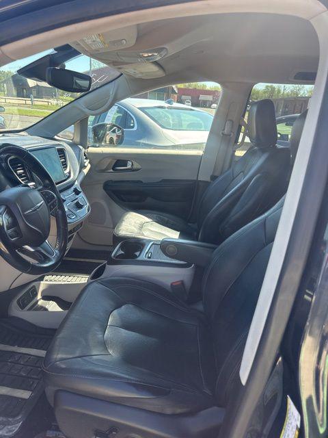 used 2021 Chrysler Pacifica car, priced at $17,491