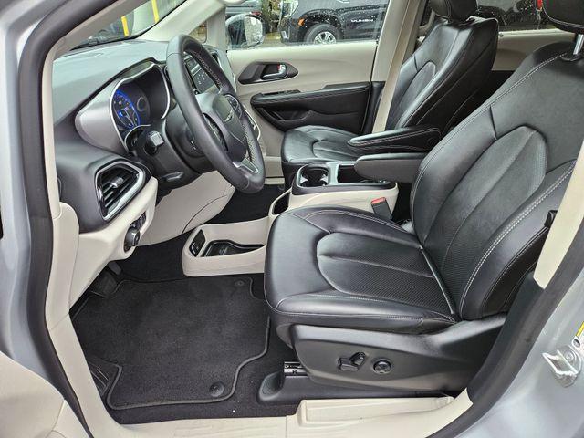 used 2024 Chrysler Pacifica car, priced at $25,906