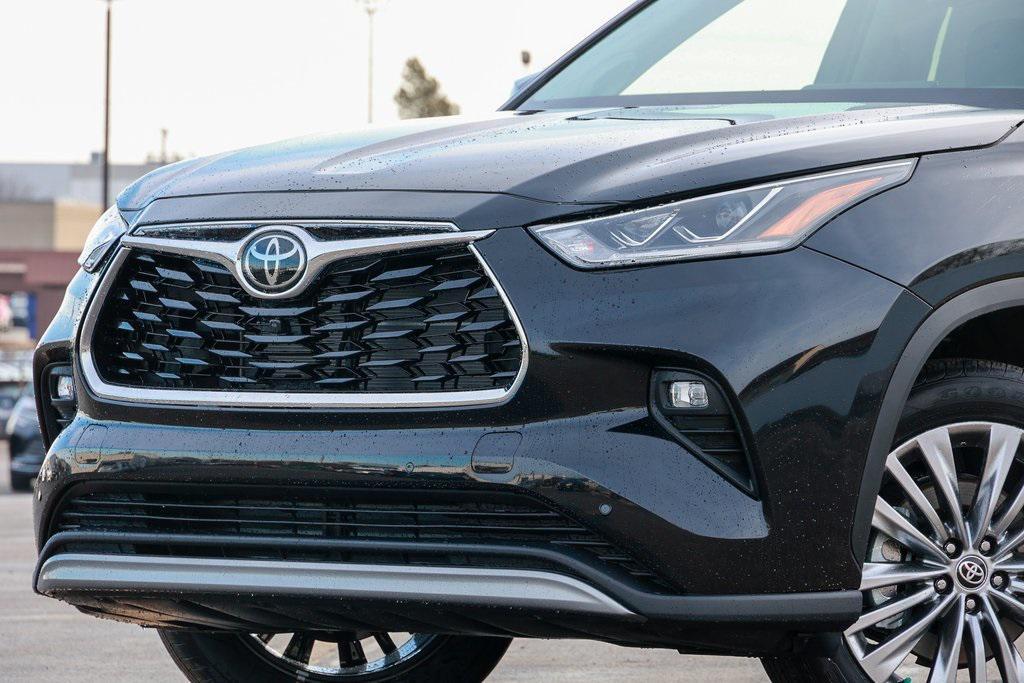 new 2026 Toyota Highlander Hybrid car, priced at $57,098