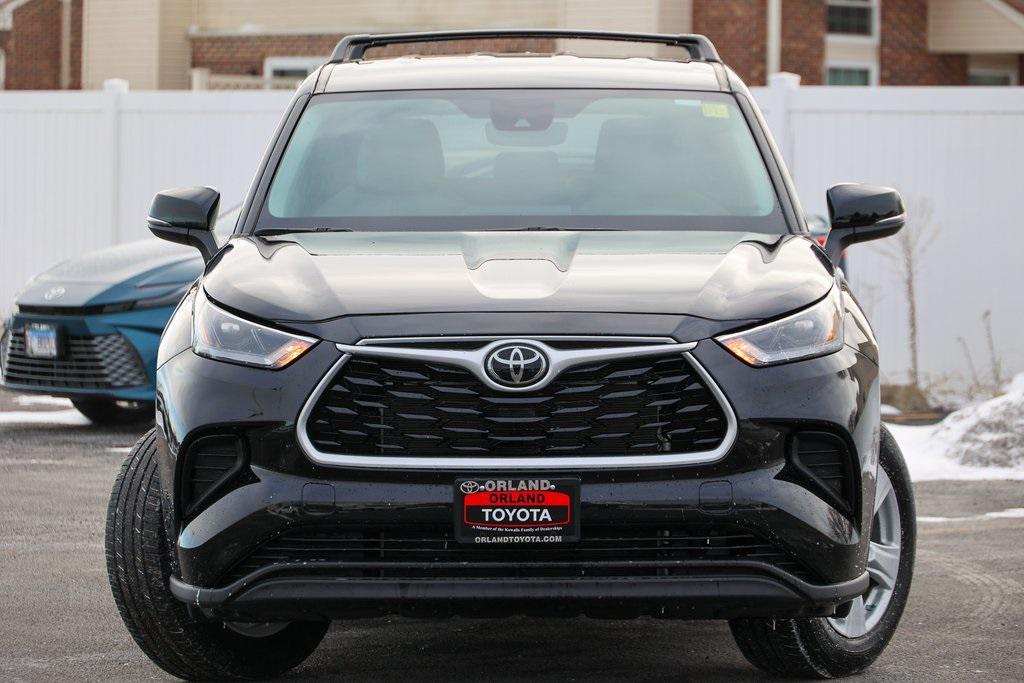 used 2023 Toyota Highlander car, priced at $30,999